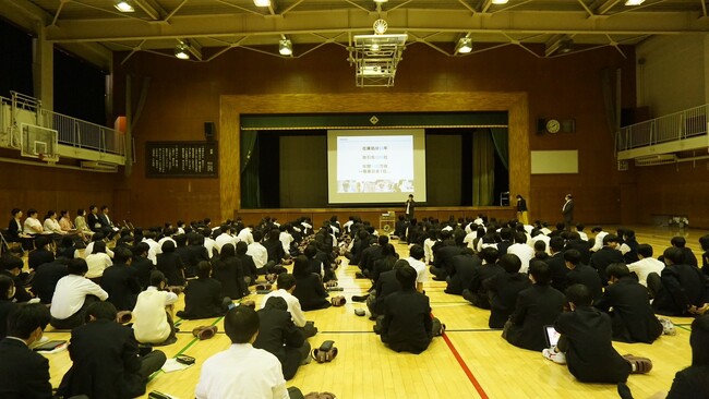 都立山崎高等学校で「SDGsについて考える出張授業」で講演させていただきました