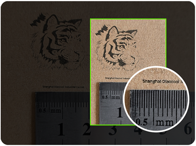 複雑な組み立ては一切不要！片手で持ちやすいコンパクトなサイズ！スマホ&PC両方対応可能なプロ品質のレーザー彫刻機「ComMarker M2」