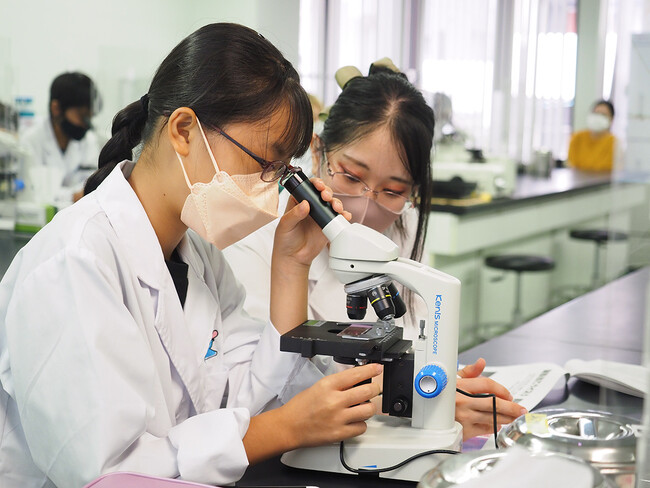 集まれ未来の科学者！「わくわく実験室～ミクロの世界へようこそ」