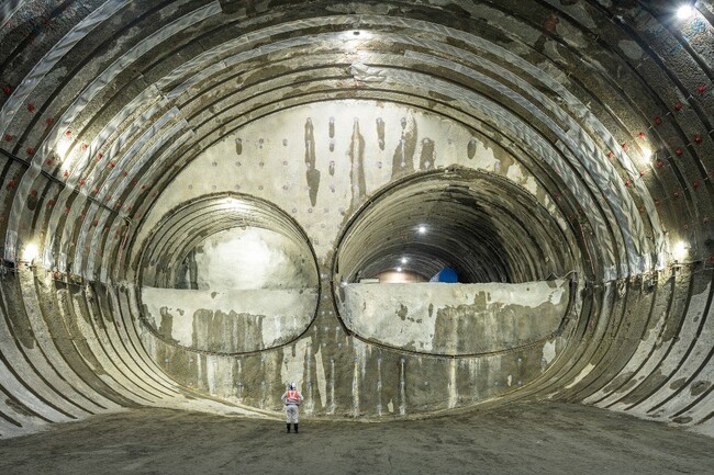 NATMでの道路トンネルとして世界最大級の断面積485m²の掘削を完了