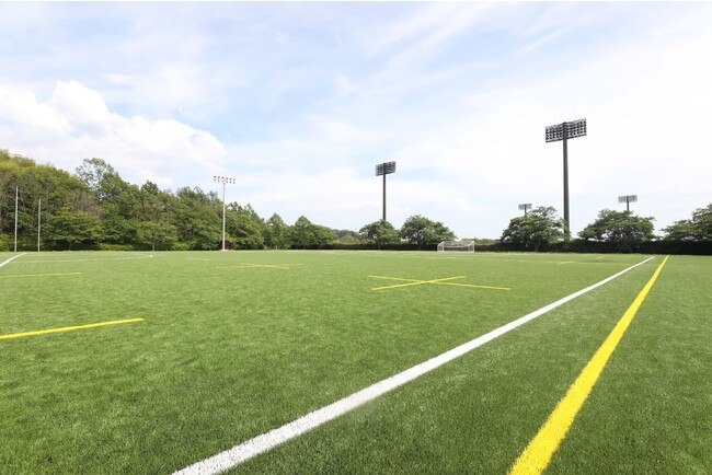 【県内初】南相馬工場の「人工芝」も導入　「いわきグリーンフィールド・多目的広場」に人工芝、LED照明、観客席を導入