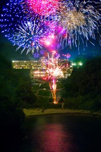 静岡県の旅館「堂ヶ島ニュー銀水」開業50周年記念　東伊豆「稲取銀水荘」と共にプライベート花火を満喫できる特別企画と宿泊プランの販売を開始