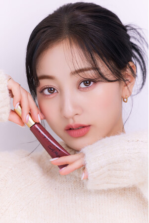 TWICE JIHYOがミューズを務める韓国コスメブランド「MILK TOUCH」からマスカラの日本限定カラー