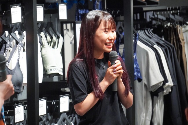 ＜フィギュアスケート　三原舞依選手　アンダーアーマー1日店長イベントを開催＞ファン約20人とのトークセッションで、ストイックな一面と素の一面を披露