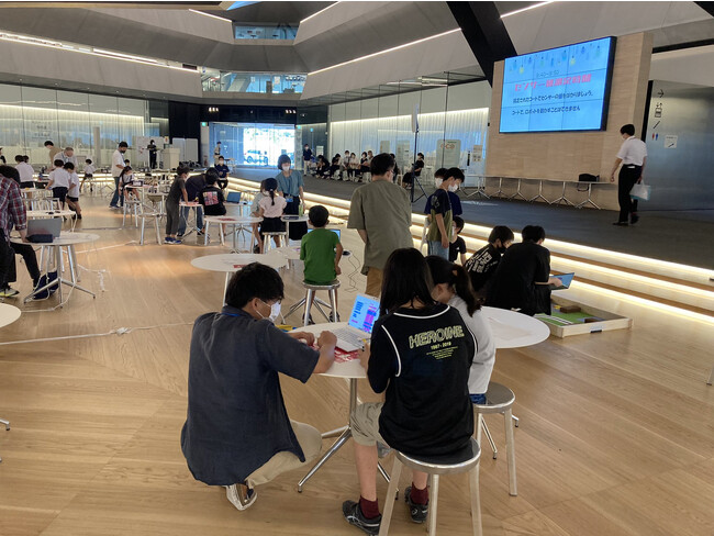 小学生ロボットコンテストを開催。ロボットプログラミング教育を推進する追手門学院が学生と企画