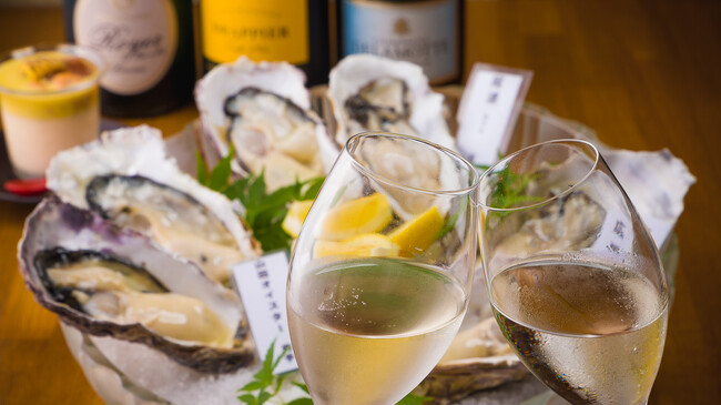 “違いがわかる”大人のためのシャンパン飲み放題！生牡蠣とのペアリングを心ゆくまで楽しめる夢のような飲み放題プランがパワーアップして登場！【かき家こだはる 新橋本店】