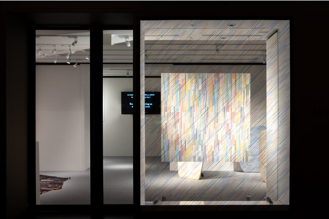 アクリス×ARTnews JAPANアート展「私たちを織りなすすべてのもの」。国内外で活躍のアート・プロデューサー山下有佳子氏がキュレーションする5人の現代アート作品が集結