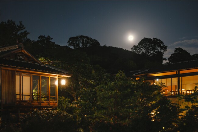 山荘　京大和　×　パーク ハイアット 京都　中秋の名月を愛で幻想的な能で楽しむディナーイベント「観月の夕べ」を9月29日（金）に開催