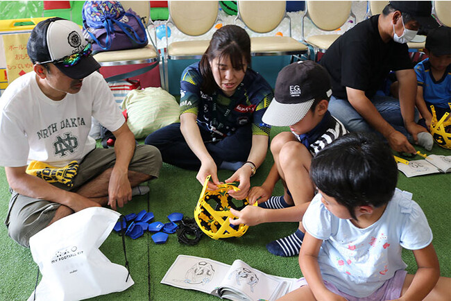 ザスパ主催の組み立て式サッカーボールを使用したイベントにカインズが協力