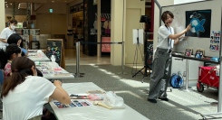 夏休みの“自由研究”や思い出づくりにも！オリジナルのカレンダーやクジラの絵の制作体験ができる、キッズ向けのチョークアートワークショップが、厚木・横浜で開催