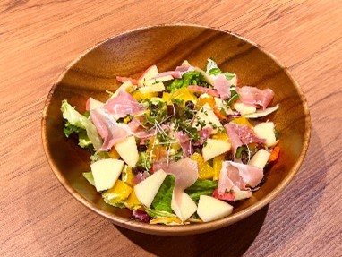 8月31日“野菜の日”に向けて、中島董商店のカフェ「verde」とコラボ　パッケージサラダを使用した限定メニューを販売