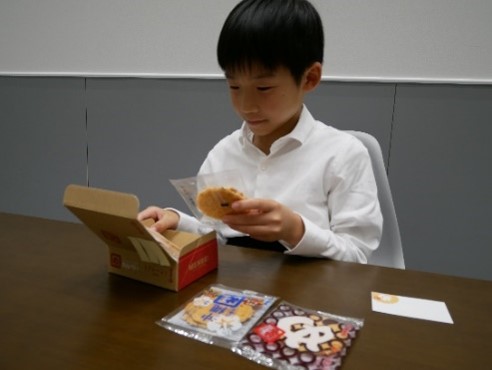 キッザニア福岡1周年記念イベント開催中！ 期間限定パビリオン「せんべい屋」も登場
