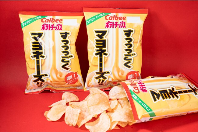 カルビーと共同開発のポテトチップス「濃いシリーーーズ！！」第2弾「ポテトチップス　すっっっごくマヨネーーーズ！！味」全国のファミリーマートで8月15日（火）から発売！