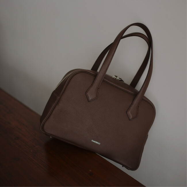 抽選販売限定。RANDEBOOより初の本革を使用した”Essential bag”がリクエストにお応えし期間限定再受注を開始。