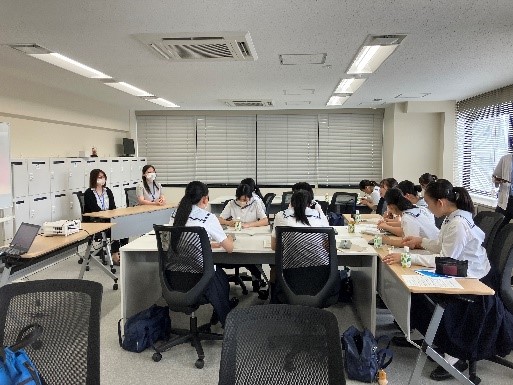 長崎で働く女性のキャリア形成について、高校生と考える