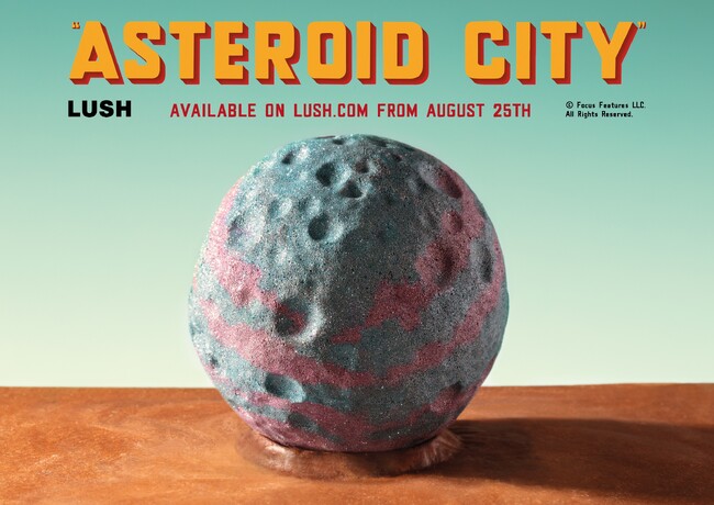 LUSHがウェス・アンダーソン監督による映画『アステロイド・シティ』とオンライン・アプリ限定のコラボレーション全4種を8月25日（金）から発売