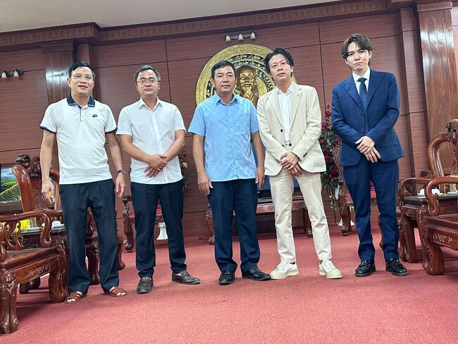 ベトナムのソンドン県知事ホアン・ヴァン・チョン氏に表敬訪問をしました