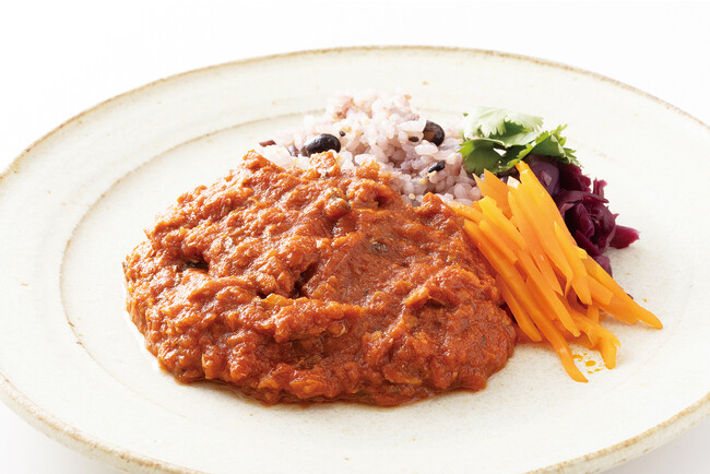 酸っぱ辛くてクセになるインドの本格カレーが5分で食卓に！栄養と旨味がたっぷりの「青魚カレーシリーズ」から新商品が登場。