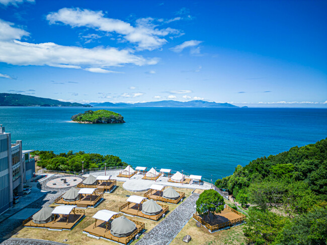 【2023年8月グランドオープン】美しい瀬戸の島々を眺め温泉を堪能する「瀬戸内リゾート ベッセルおおち」に新たなグランピングエリアがオープン