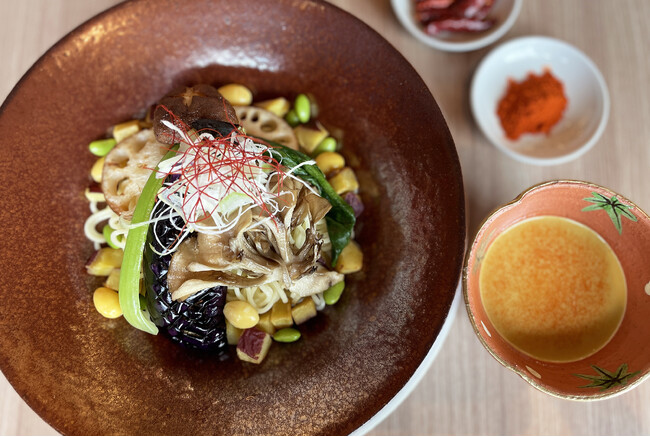 【横浜東急REIホテル】秋野菜をふんだんに！旨辛ランチの”秋”バージョン「秋の冷やし担々麺」新登場