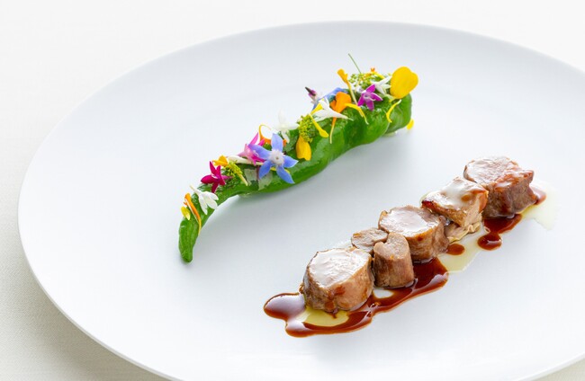 【ブレストンコート　ユカワタン】旬を迎えるアカヤマドリや乳飲み仔山羊など夜半（よわ）の夏を堪能するディナーコースを提供｜期間：2023年8月1日～9月30日