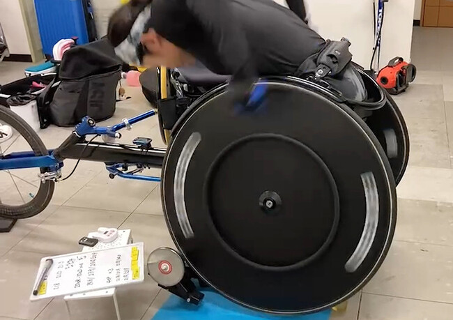 パラスポーツの進化を支えるソリューション、現役選手と開発　「動作と連携する速度変化」を可視化！