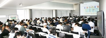 桜美林大学様 多摩アカデミーヒルズの21教室に音響・映像、ICTシステムを導入！遠隔サポートサービス「リモートコンシェル」の活用で安心の運営支援