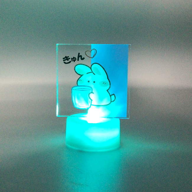UP-Tからレインボーに光るアクリルスタンドが新登場！