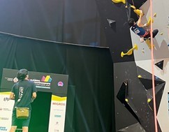 會田選手の登頂する様子(1) 會田選手の登頂する様子(1)