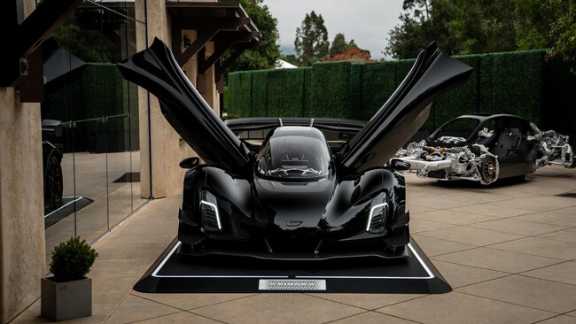 モントレー・カー・ウィーク2023にてALCANTARA(R)とCzingerのコラボレーションによる「21Cブラックバードエディション」初公開