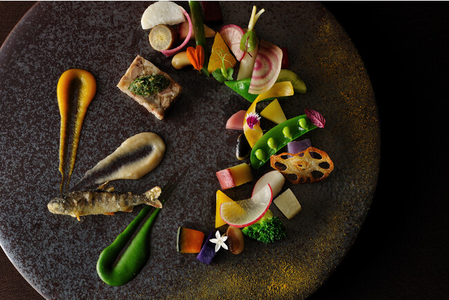 【星野リゾート　リゾナーレ八ヶ岳】キノコやサツマイモなど旬の味覚を堪能できる秋限定のディナーコースを提供｜期間：2023年9月6日～12月5日