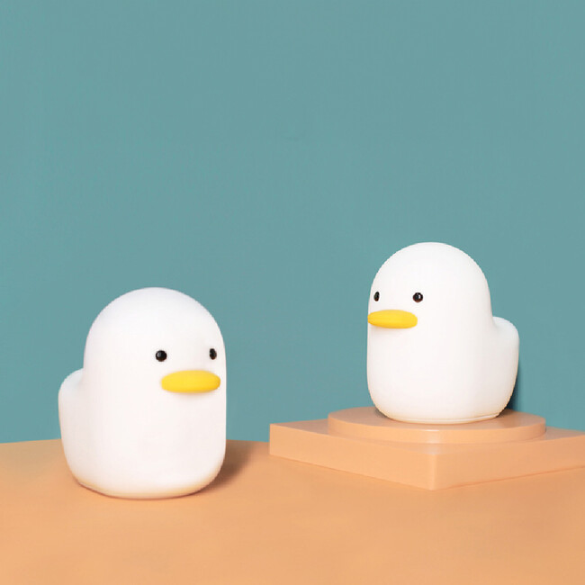 リラックスして眠りにつける！優しい光でベッドサイドを照らす、可愛らしいアヒル型ランプ「Quacky」を「Gloture楽天ストア」で販売開始