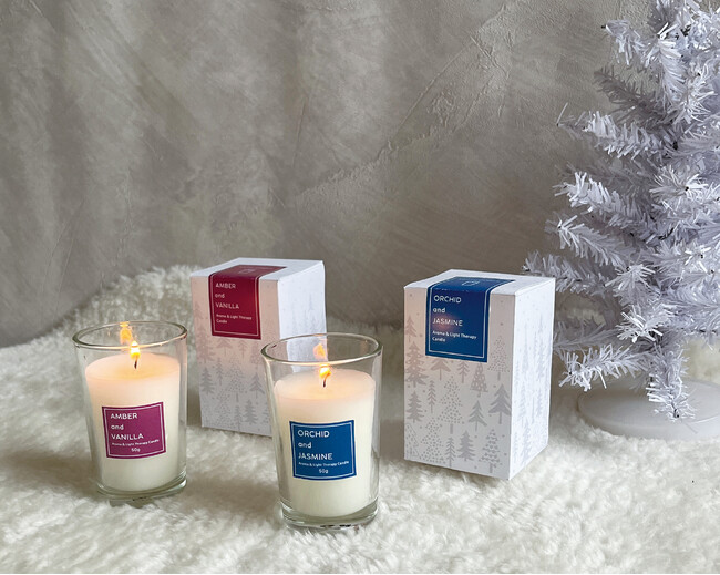 老舗キャンドルメーカーの、香りにこだわったアロマキャンドル「香るキャンドル」シリーズより秋冬限定のギフトパッケージが新登場！