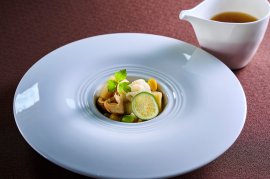 ▲黄金鱧の土瓶蒸し仕立て 松茸薫るフェメドポワソンと季節の野菜 ▲黄金鱧の土瓶蒸し仕立て 松茸薫るフェメドポワソンと季節の野菜
