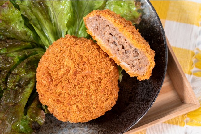 国産牛肉100%使用！ぎっしりお肉のあらびき食感　牛肉の旨み引き立つ「極旨メンチカツ」8月29日（火）から新発売！