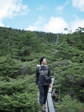 女子登山ブームの火付け役・四角友里さんと、EKALがつくる「今着たい山の服」