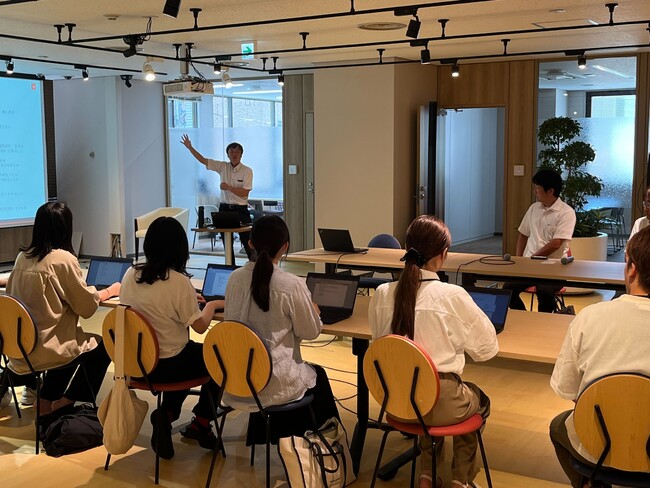 新潟県新潟市と新潟国際情報大学の産官学連携プロジェクトをサポート。ふるさと納税を通じての新潟市の魅力発信について、活発な意見交換。