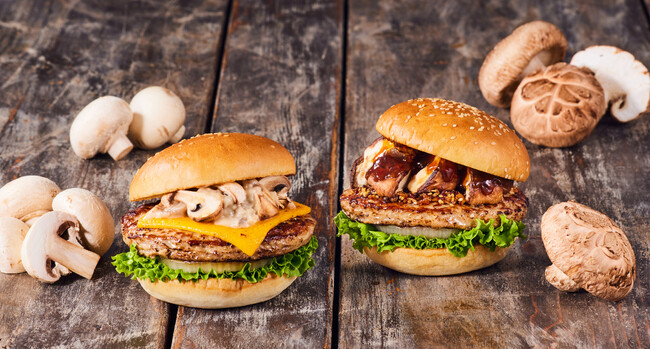 “一番採り生どんこ”の椎茸バーガーが、史上初登場！ゴロっと食感がフレッシュネス流。和洋の秋食材贅沢バーガー２種新発売！