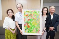 小児科病棟を絵画で明るく!附属病院へ絵画3点を寄贈していただきました
