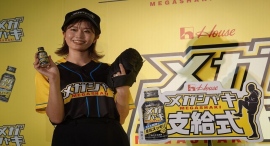 稲村亜美、丸の内オフィス街の働く人々を応援！「メガシャキ“勝手に給水所”PR サンプリングイベント」開催