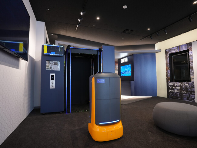 日本オーチスと共同し、PUDUのビル配送ロボット「FlashBot」を日本で初めてエレベーターと連携させることに成功　自動でエレベーター利用とフロア間の配送が可能に