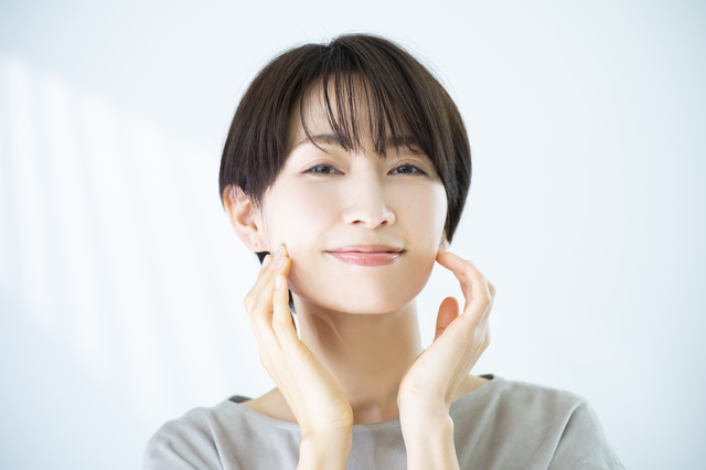 【顔脱毛とメイクアップの関係は？】メイクアップアーティストのおよそ9割が顔脱毛はおすすめすると回答！具体的な理由とは？