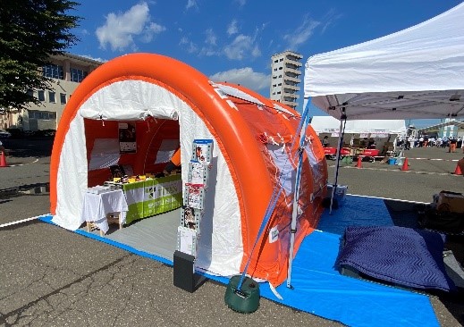 9月1日「防災の日」イベントでエアテントなど最新防災機器を展示