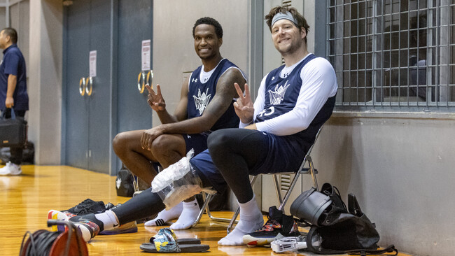 #4 ヴィック・ロー選手と#45 ジャック・クーリー選手がチームに合流しました！