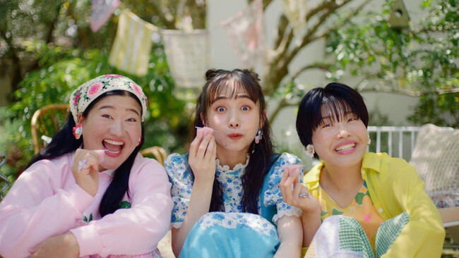井桁弘恵さんとガンバレルーヤよしこさんとまひるさんがくつろぎながら“ちょっといい蒟蒻畑”を味わう！新商品「蒟蒻畑フォーグルメ」TVCM9月1日（金）より放映開始