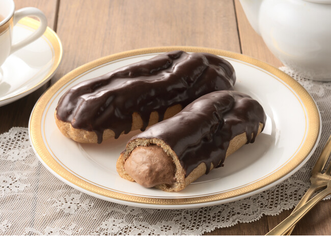 【銀座コージーコーナー】コーティングチョコの量が１.５倍＊！チョコを愉しむちょっとリッチな大人のエクレアコージープレミアムエクレア（濃厚ショコラ）を９月１日から発売