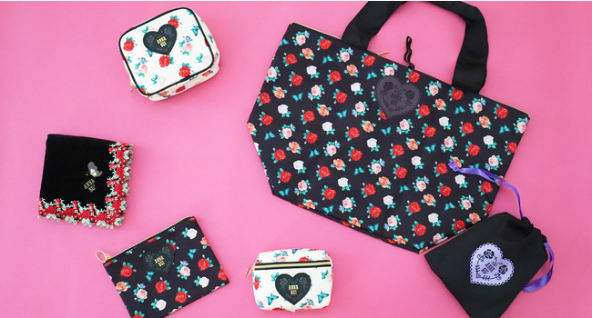 【ANNA SUI】アイコニックなローズモチーフが満載！秋冬を想わせるシックなエコバッグ、ポーチが新登場