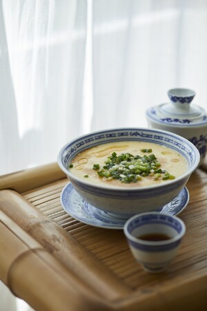 発売前から予約殺到！絶大な人気を誇るナゾの中華料理愛好家・酒徒、初の料理本を発売