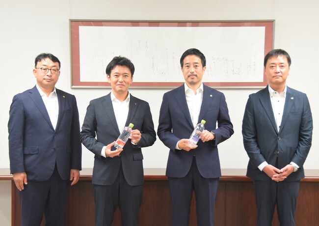 みちのくコカ・コーラボトリング、青森県知事へ「青森県全自治体との災害協定締結完了報告会」を実施