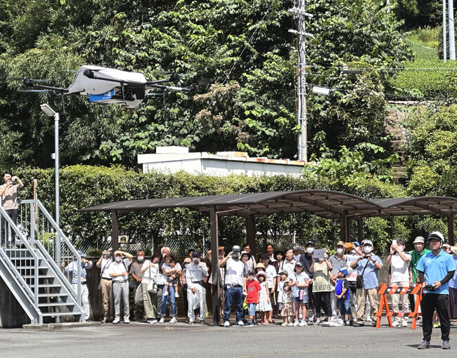 川根本町で災害時の孤立集落へのドローン配送を想定した実証実験を実施